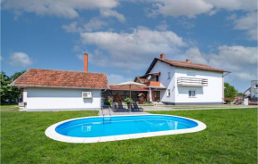 Nice home in Dakovo with pool